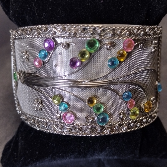 Silver tone Bracelet spring hinge embellished with colorful tiny stones - Picture 2 of 7